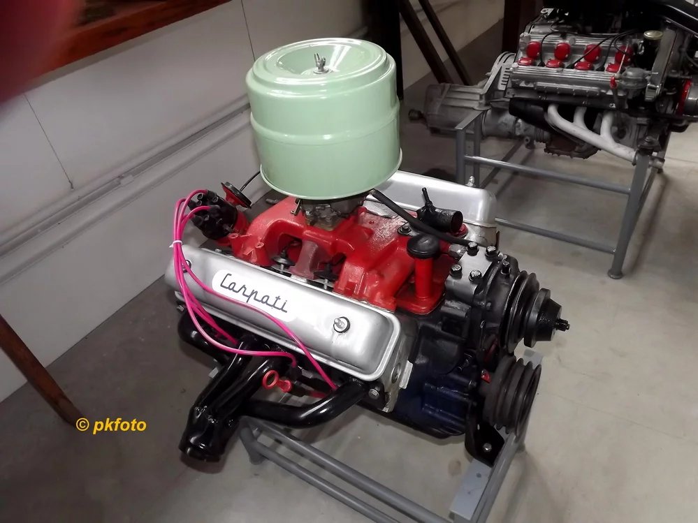 Pečlivě renovovaný motor Carpati podle vzoru amerického Fordu „Y-Block“