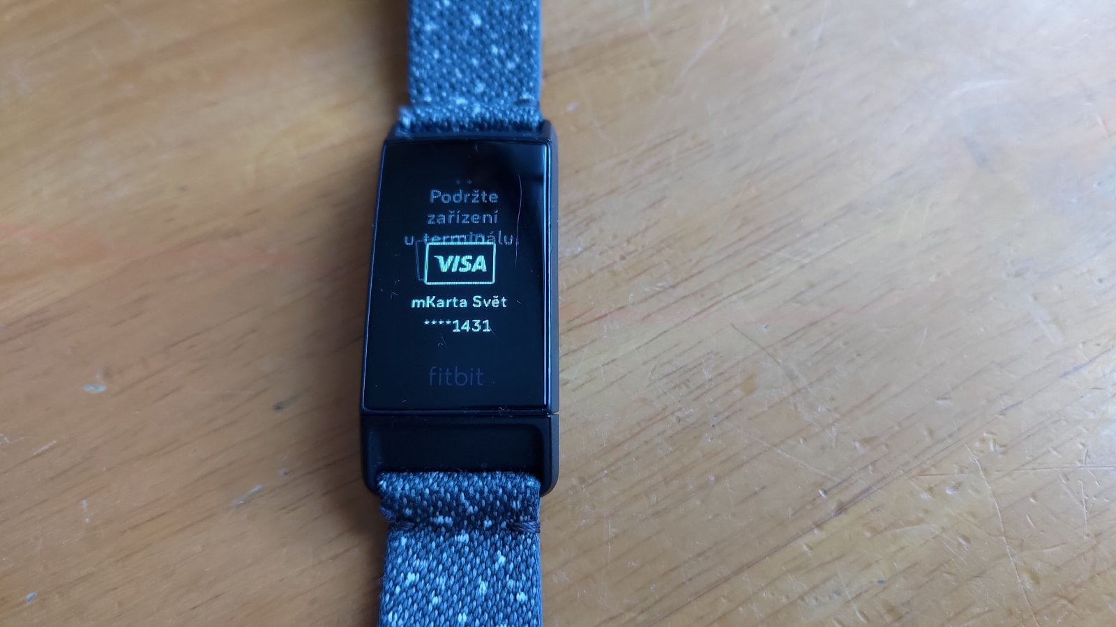 Fitbit Pay a debetní karta Visa Classic od mBank. (4. 12. 2021, Asus ZenFone 7 Pro)