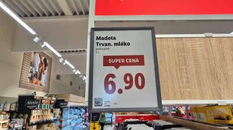 Litr mléka za 6,90? Mlékaři mluví o totální deformaci cen