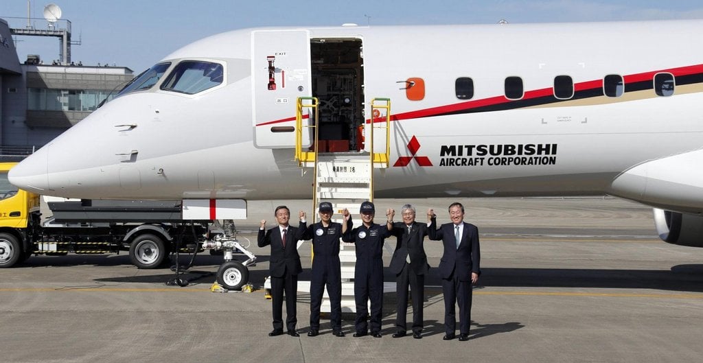 2013-07-prvnc3ad-let-letounu-mitsubuchi-regional-jet-3.jpg