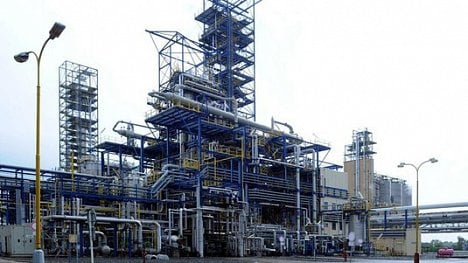 Náhledový obrázek - Do rafinerie v Litvínově proudí ropa ze státních rezerv, zásoba vystačí až na 20 dní výroby
