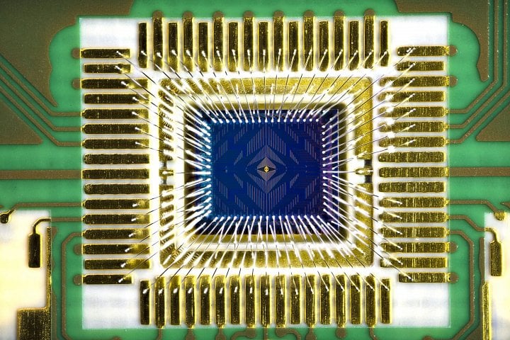 Tunnel Fall QPU od Intelu v socketu