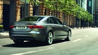 Náhledový obrázek - Jaguar opět rozšířil nabídku motorů pro XE, XF a F-Pace. Nový dvoulitr 30t má 300 koní