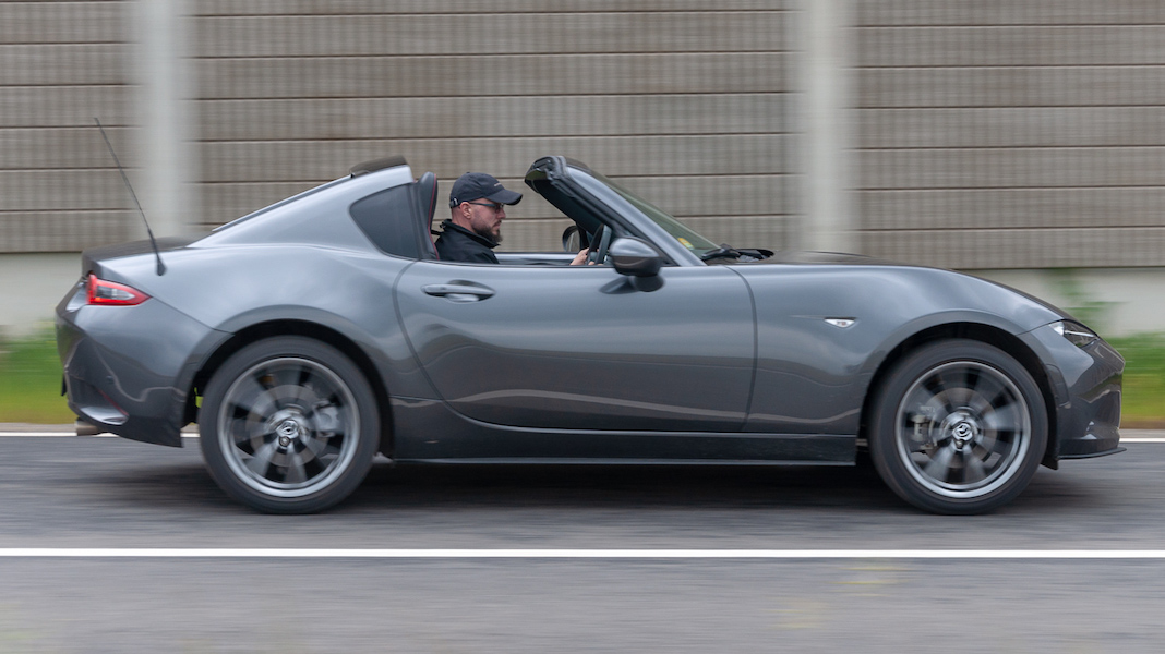 Videodojmy: Mazda MX-5 RF Revolution Top