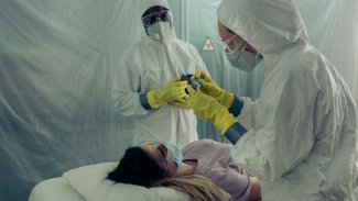 Náhledový obrázek - Ebola je obávaná krvácivá horečka vyskytující se hlavně v Africe. Přenáší se tělesnými tekutinami
