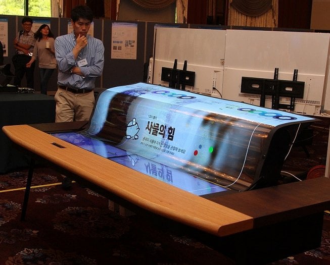 lg-flexible-transparent-oled-77-curve