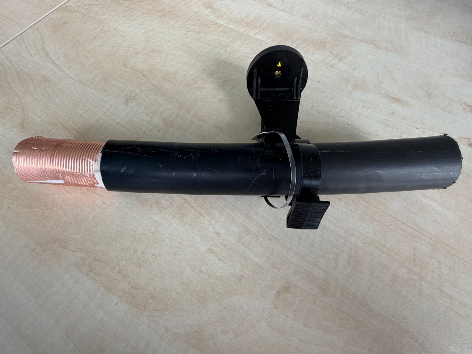 Vyzařovací kabel pro mobilní signál 5G v tunelech vlaků a metra