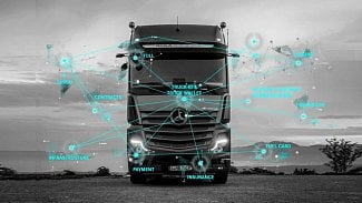 Náhledový obrázek - Pilotní projekt: Daimler Trucks učí nákladní vozidla platit