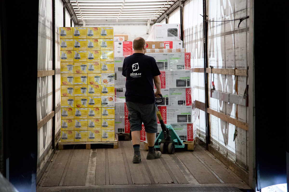 Alza má před Vánoci napilno