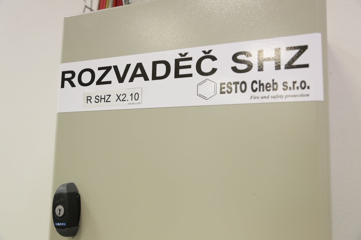 Od sklepů po věž - Ústřední telekomunikační budova CETINu