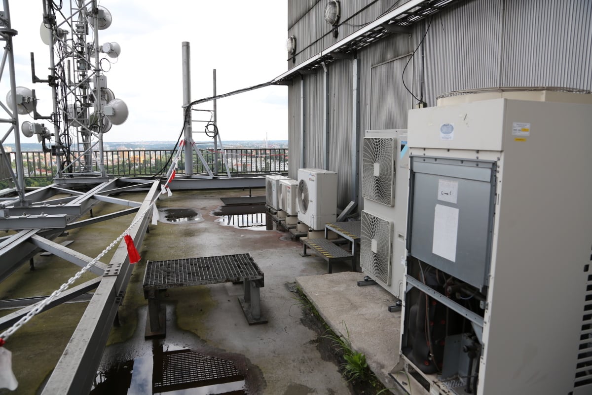 Od sklepů po věž - Ústřední telekomunikační budova CETINu