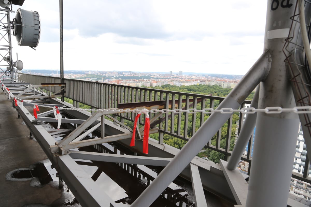 Od sklepů po věž - Ústřední telekomunikační budova CETINu