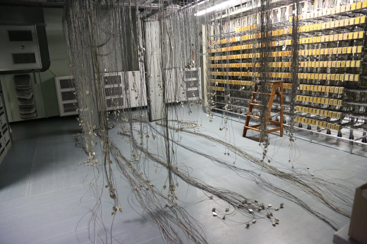 Od sklepů po věž - Ústřední telekomunikační budova CETINu