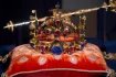 Svatováclavskou korunu si dal zhotovit Karel IV. ke své korunovaci v roce 1347.
