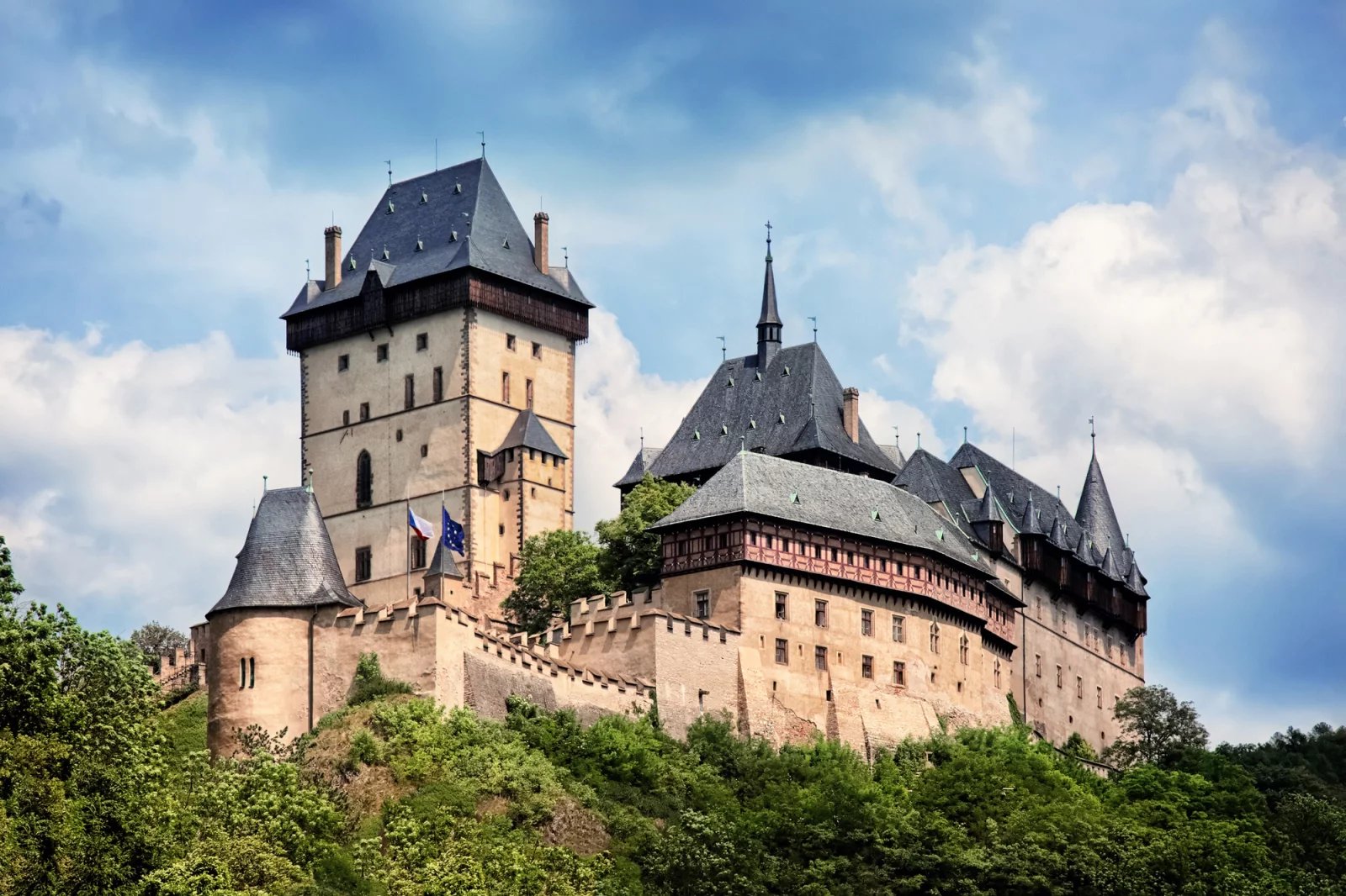 Karel IV. vybudoval mimo jiné i hrad Karlštejn. jehož stavba započala v roce 1348.