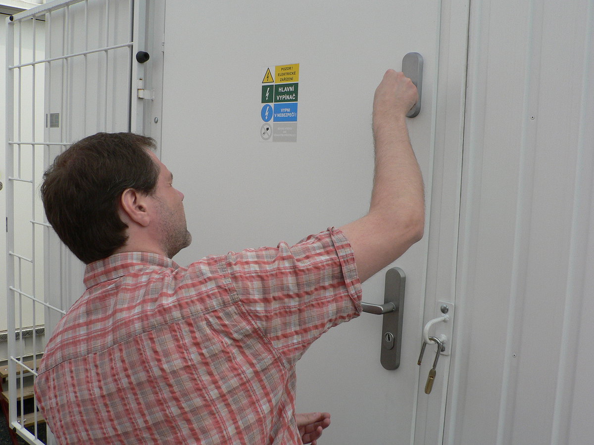 Vstup do obří UPS.