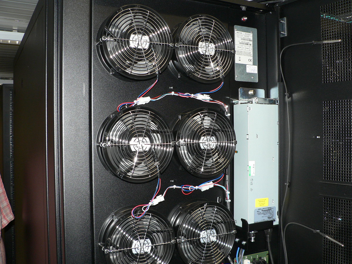 Ventilátory vzduchové části chlazení.