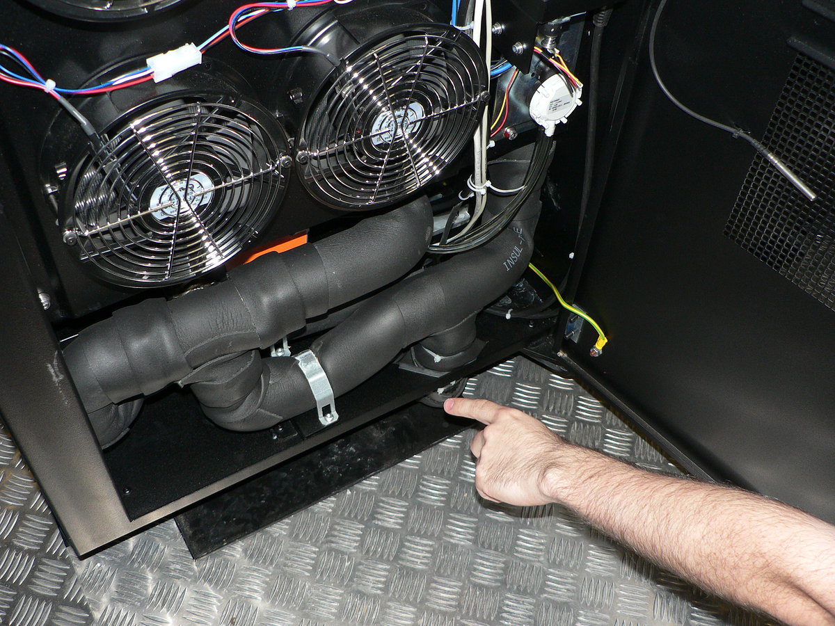 Tudy se do dveří přivádí voda.