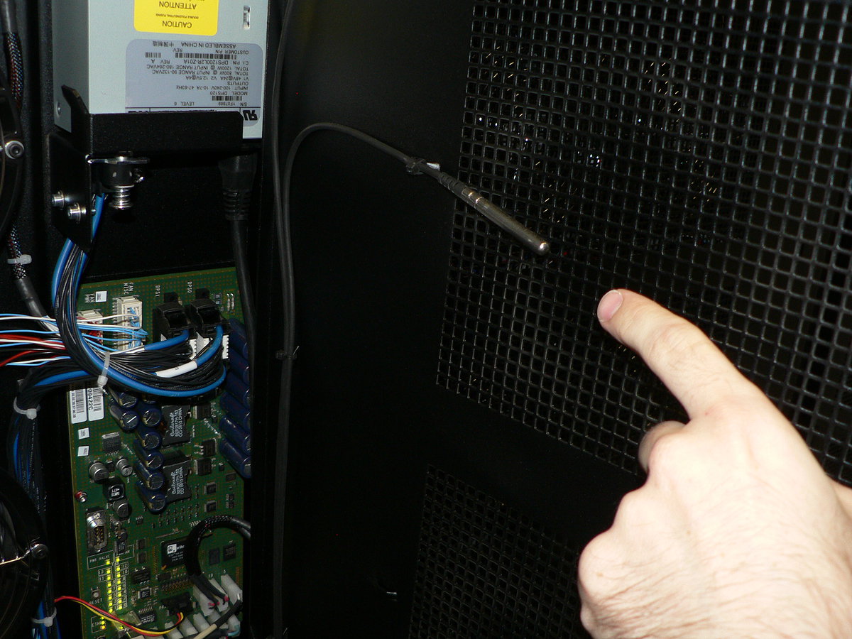 Teplotní čidlo. Jedno v každém patře.