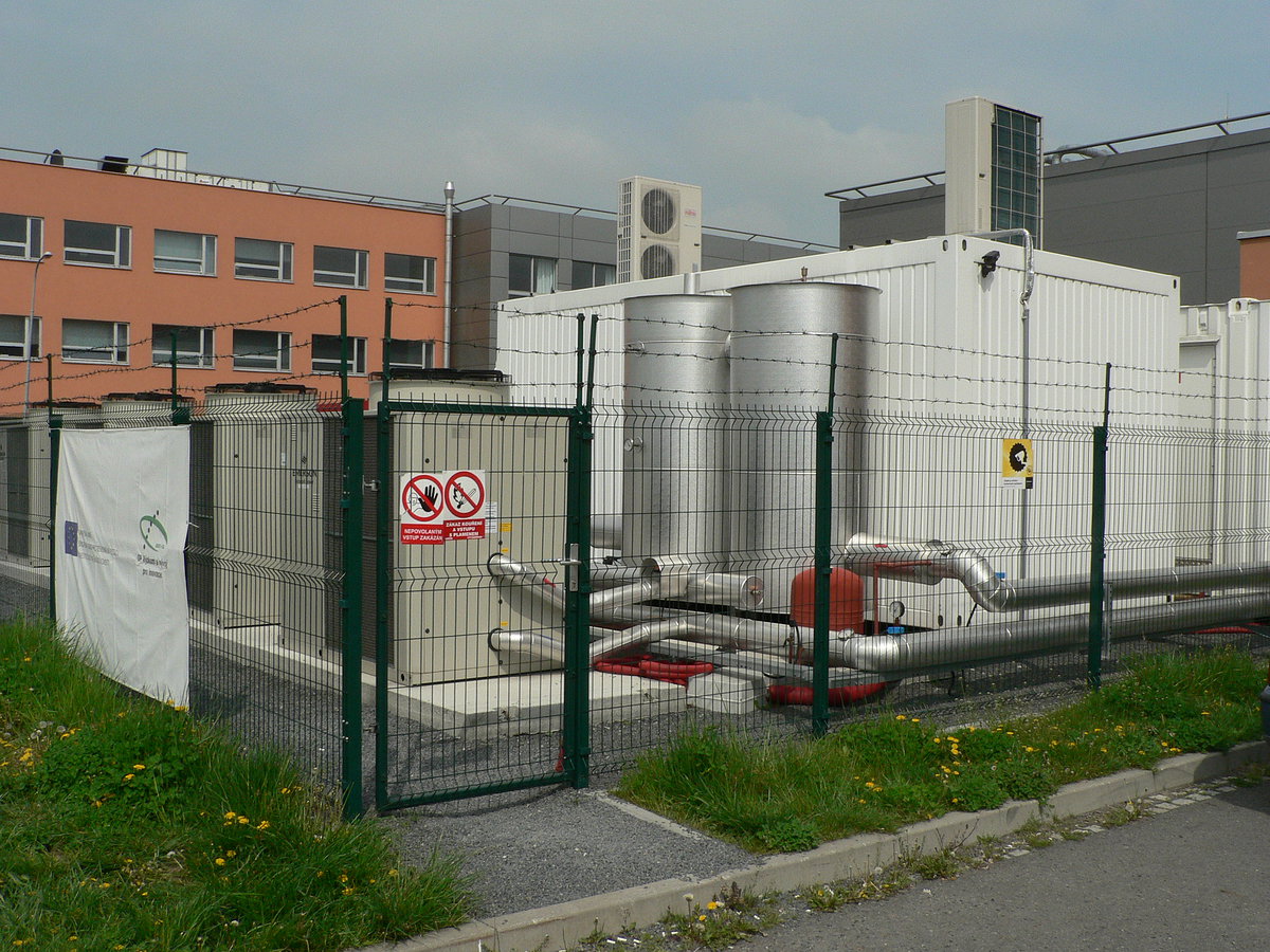 Kontejnery se superpočítačem vypadají nenápadně.