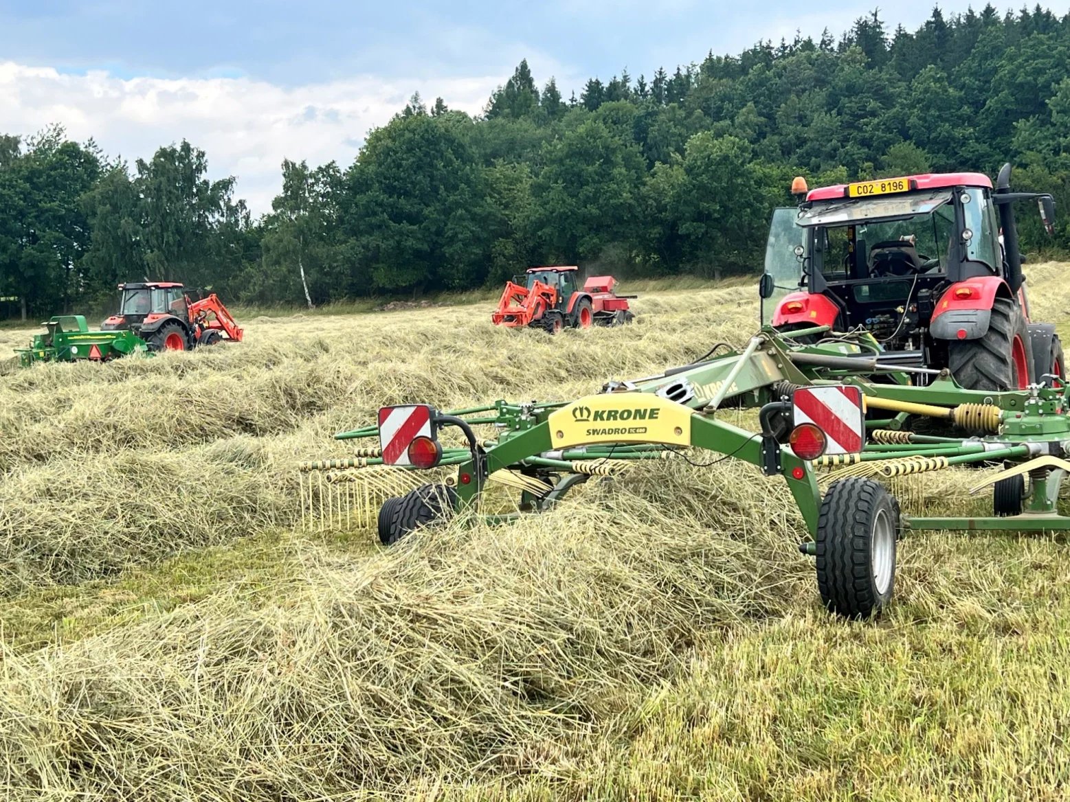 Sklizeň prémiového sena na Farmě Kačiny
