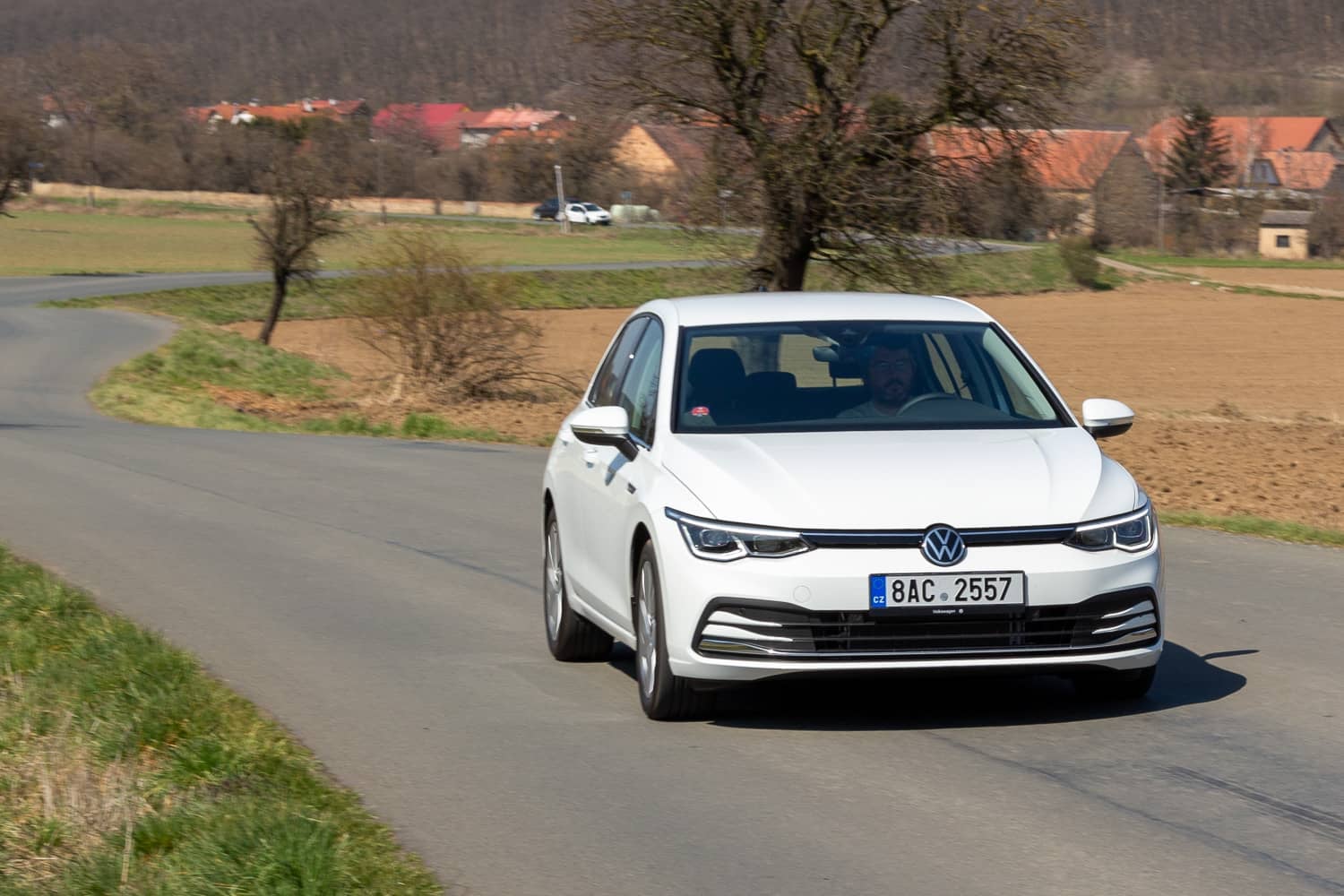 2020-04-Volkswagen-Golf-1.5-eTSI-2020-19.jpg