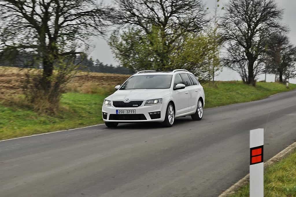 2011-04-c5a1koda-octavia-rs-combi-2-0-tdi-dsg-36.jpg
