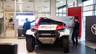 Náhledový obrázek - Nový český tým míří na Dakar se špičkovou technikou. Toyota Gazoo Racing Czech odjíždí na přejímky i s novým Hiluxem