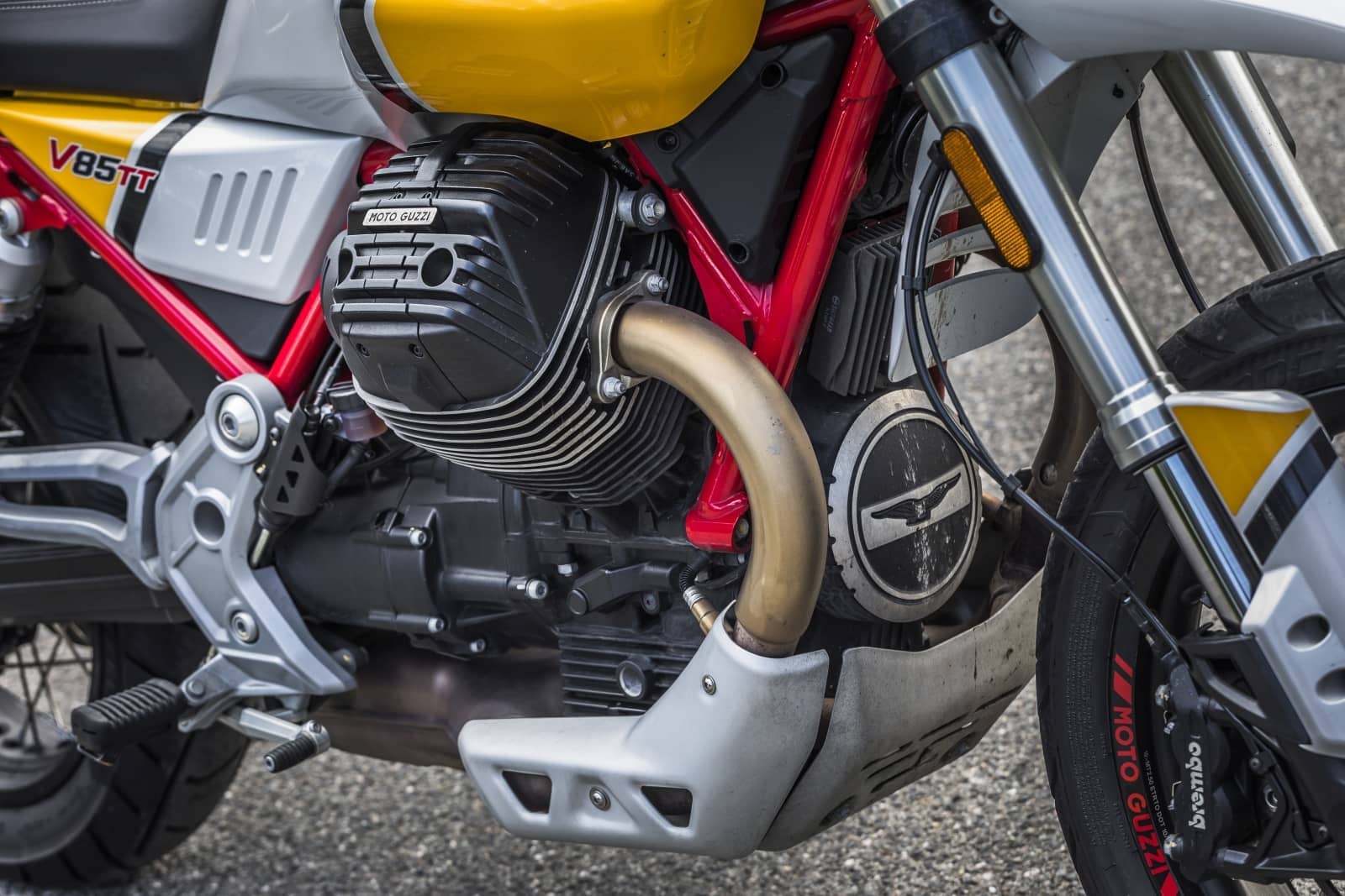 2020-03-MotoGuzziV85TT016.jpg
