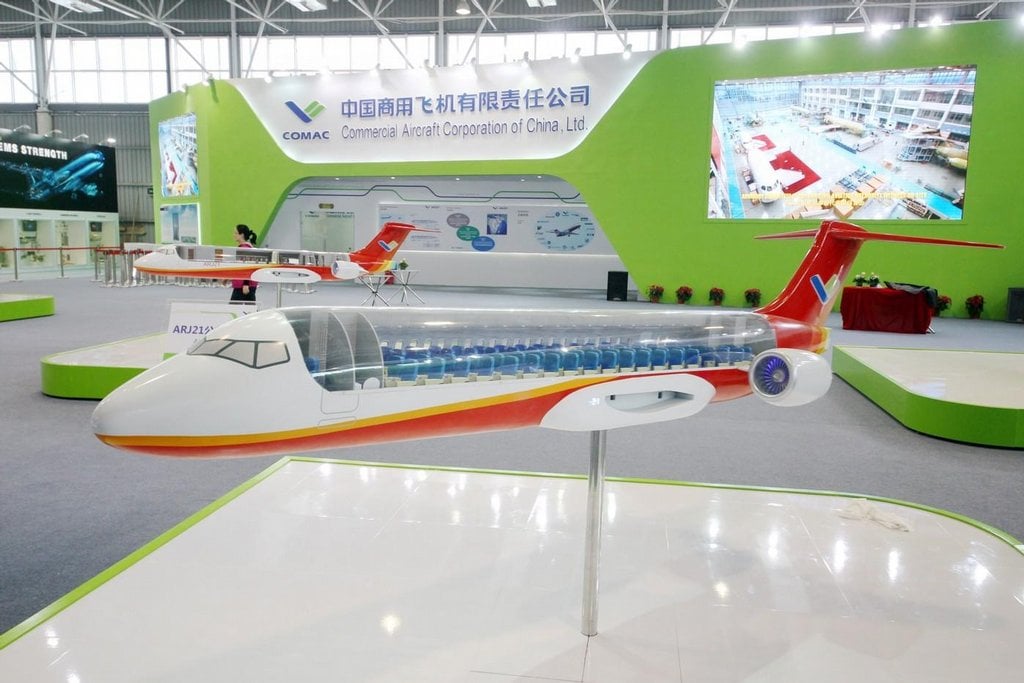 2015-09-comac-arj-21.jpg