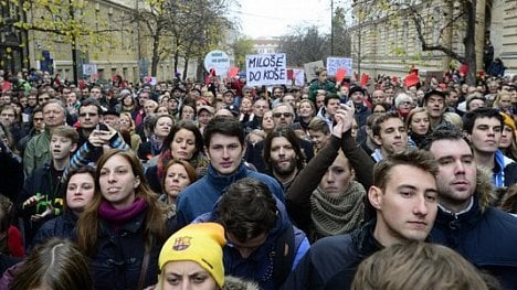 Náhledový obrázek - Názory odjinud: Výročí sametu zvýraznilo český rozkol