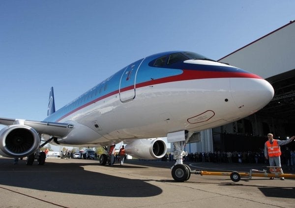 2013-07-suchoj-superjet-100-1.jpg