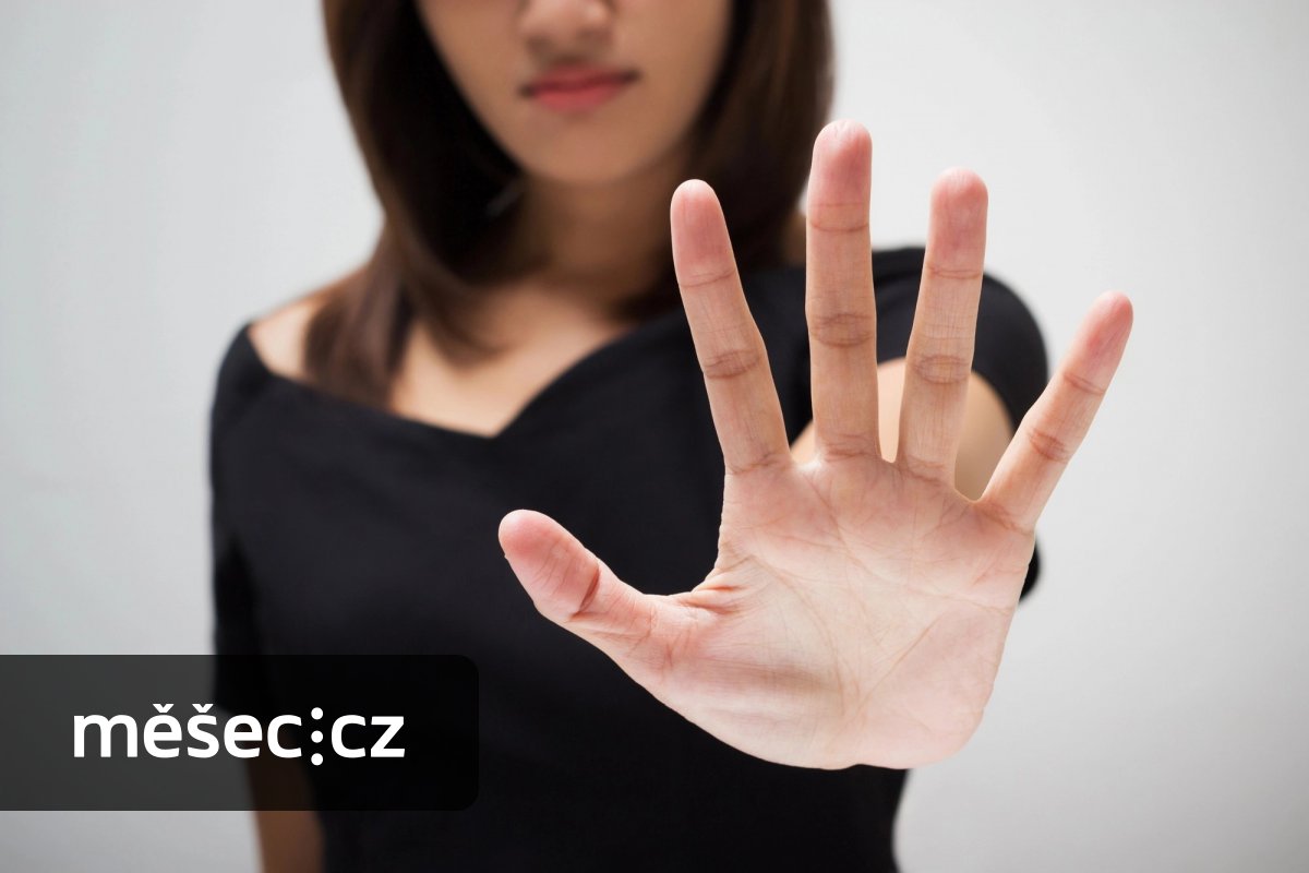 Pomoc obětem trestných činů se od roku 2026 zvýší. Valorizovat se bude i v dalších letech