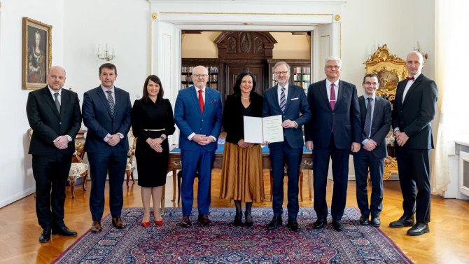 Renáta Kellnerová v dubnu 2023 při podpisu smlouvy o daru FN Motol