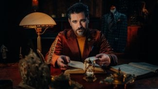 Moderátor Vojta Kotek při natáčení třetí série televizních Zrádců na jaře 2026