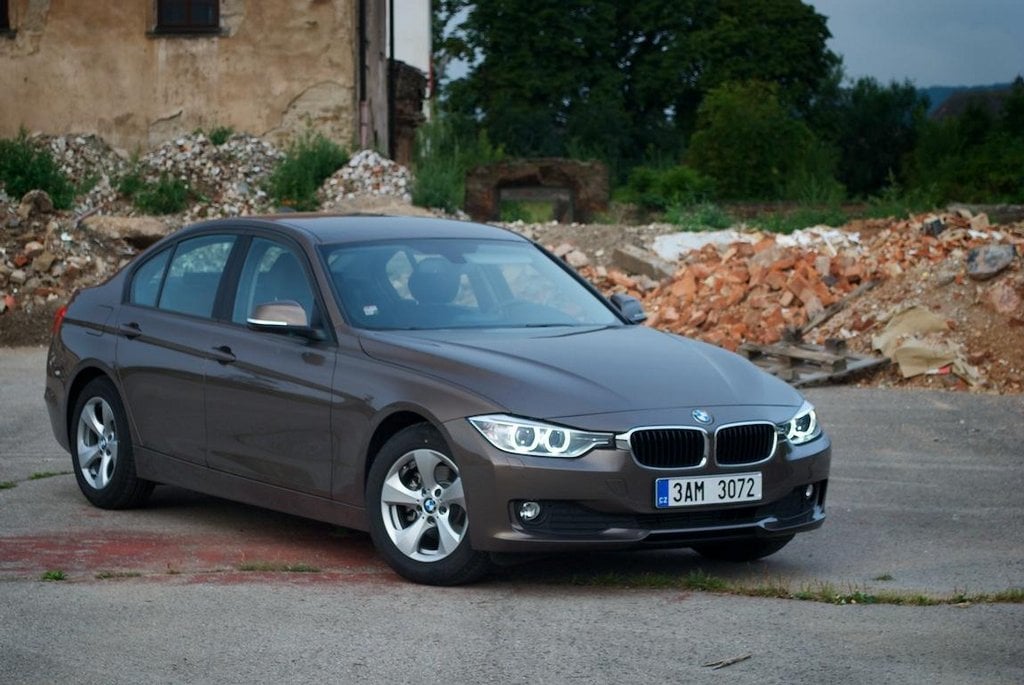 2011-10-bmw-320i-efficient-dynamics-30.jpg