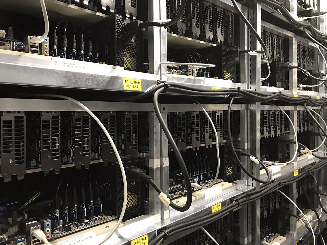 Datacentra v kontejnerech a servery od Foxconnu a TradeDX