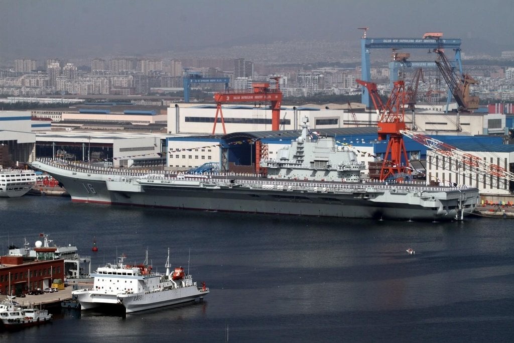 2016-07-prvnc3ad-c48dc3adnskc3a1-letadlovc3a1-loc48f-je-ve-sluc5