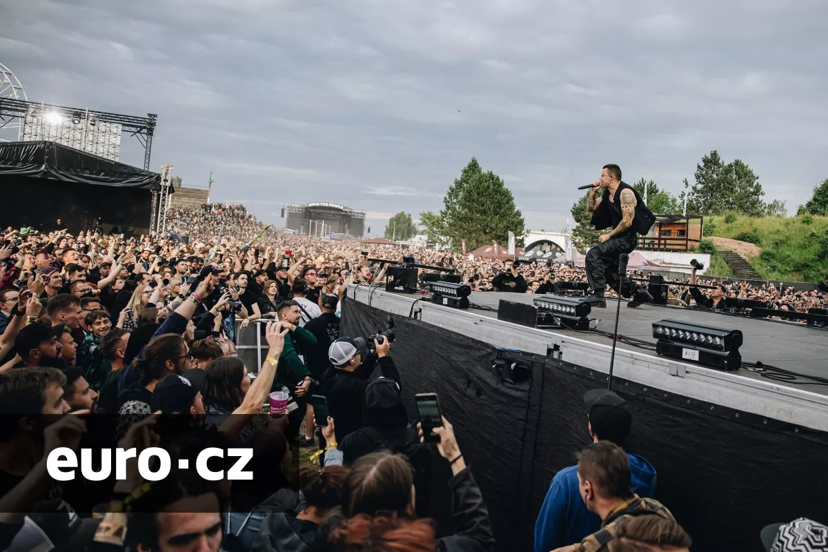 Melodie letních fesťáků lákají Čechy i letos. Rekordní ročník hlásí Rock for People, pozadu nechce zůstat ani konkurence