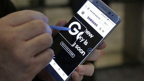 Náhledový obrázek - Galaxy Note 7 v nelibosti. USA varují před jeho použitím v letadle