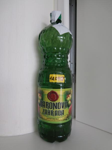 Baronova zahrada, ovocné víno bílé, Srbsko: Vůně a chuť byly neharmonické, po myšině. Ve výrobku byla použita sladidla acesulfam K a sacharin.