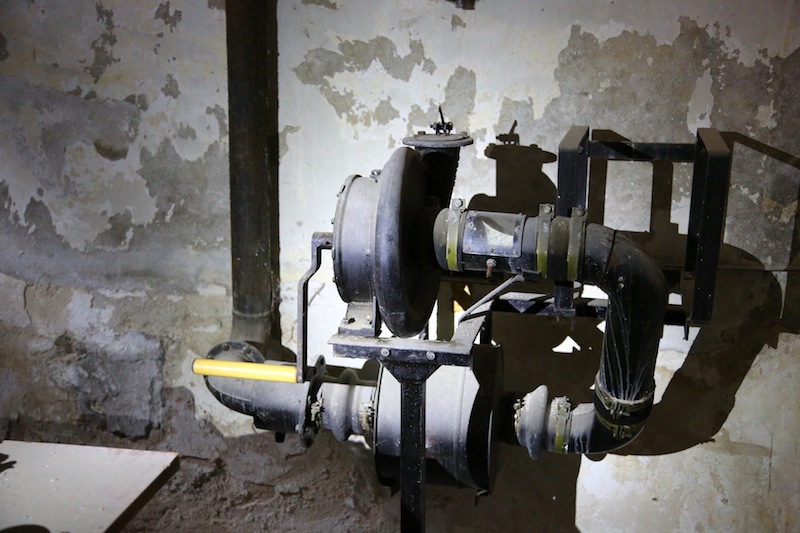 Kancelář firmy Offroadsafari vzniká v bývalém válečném krytu.