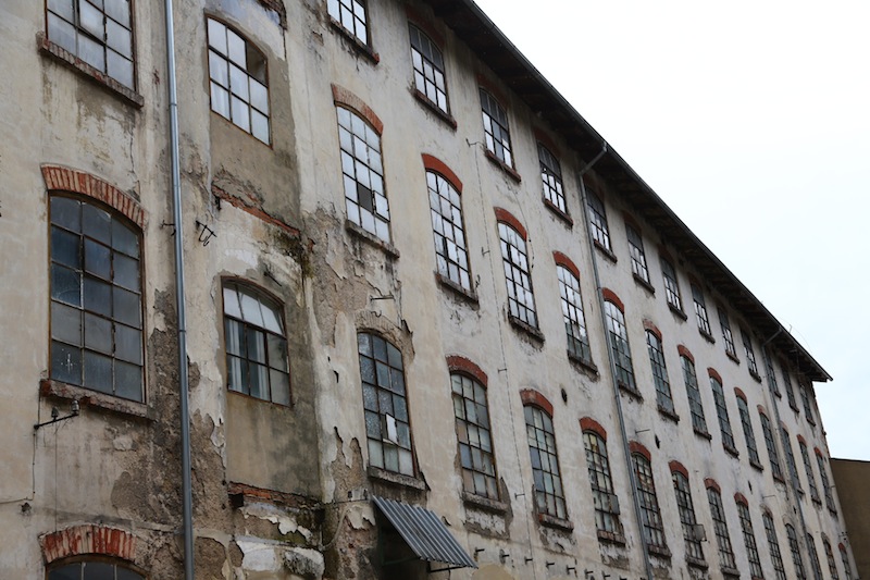 Kancelář firmy Offroadsafari vzniká v bývalém válečném krytu.