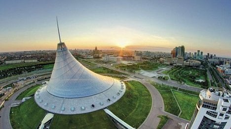 Náhledový obrázek - Ve stepi Střední Asie rostou luxusní paláce a kuriózní monumenty