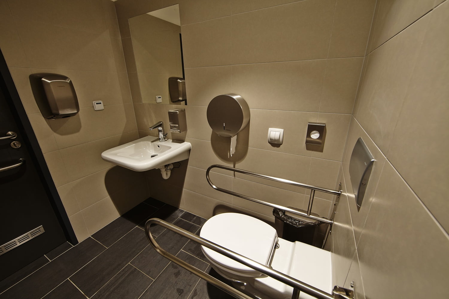 Nové toalety pro zákazníky