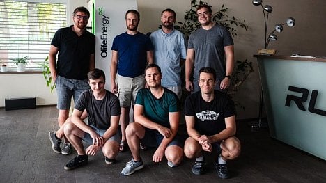 Náhledový obrázek - Nabíječky elektroaut se vyrábějí i v Česku. Dobíjení musí být hlavně komfortní, zdůrazňují zakladatelé Olife Energy