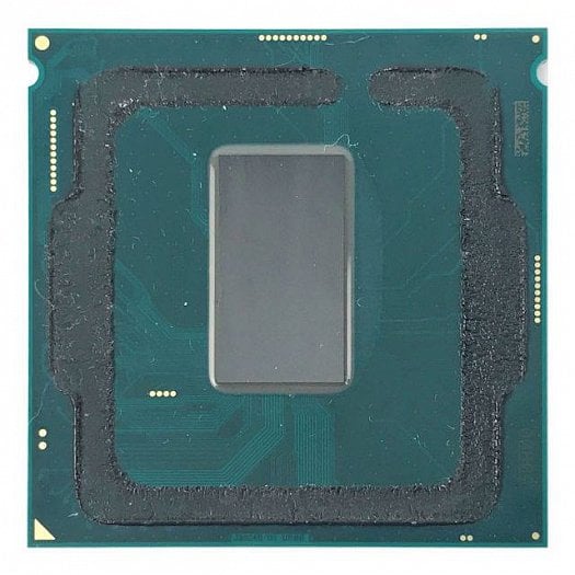 Core i7-8700K s odstraněným rozvaděčem tepla (Zdroj: HKEPC)