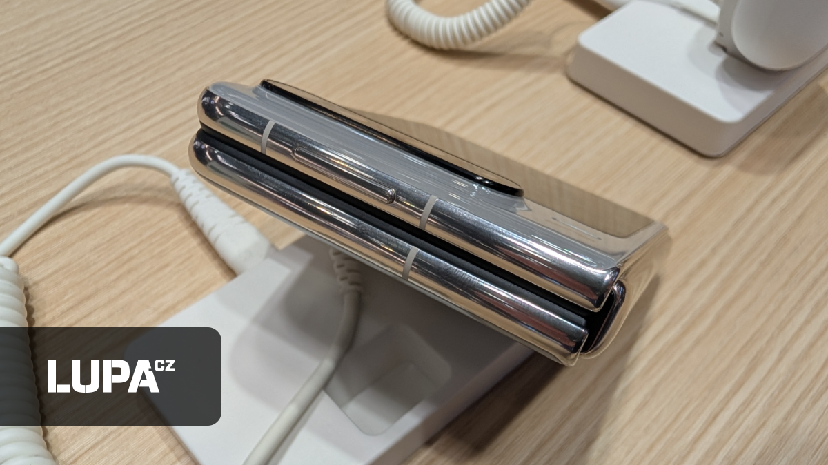 Takto vypadají v Česku nedostupné telefony z Číny, místo Androidu mají vlastní systém