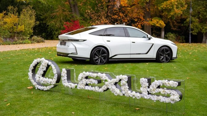 Lexus ES