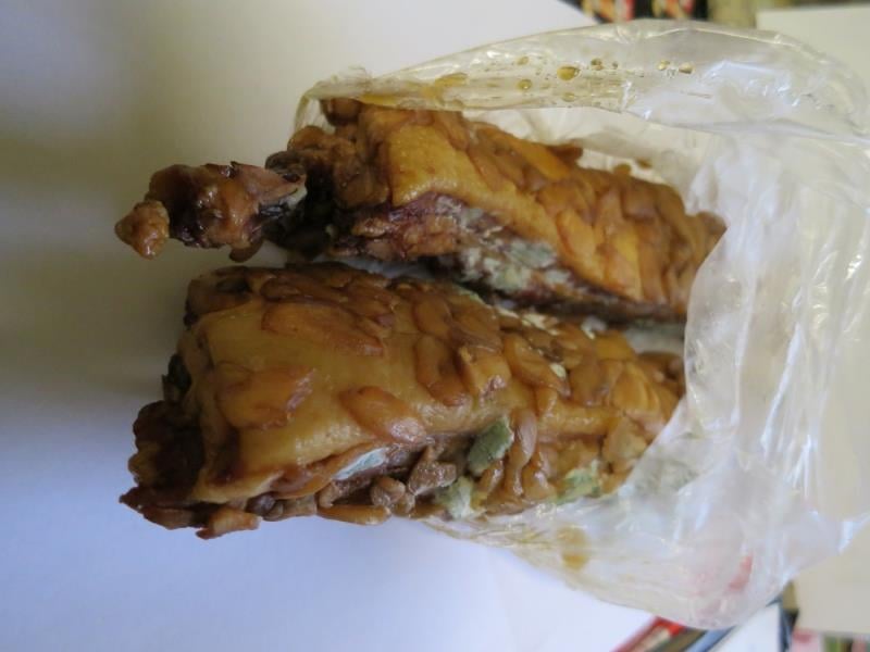 57 nálezů v kategorii nebezpečných potravin. Veronika Rýcová, Hospoda u tygra a Potraviny, Kroměříž, Česnekové pirožky. Na povrchu výrobku se vyskytovaly plísně bílé a zelené barvy. Výrobek zapáchal po kažení a měl neznámé datum použitelnosti.